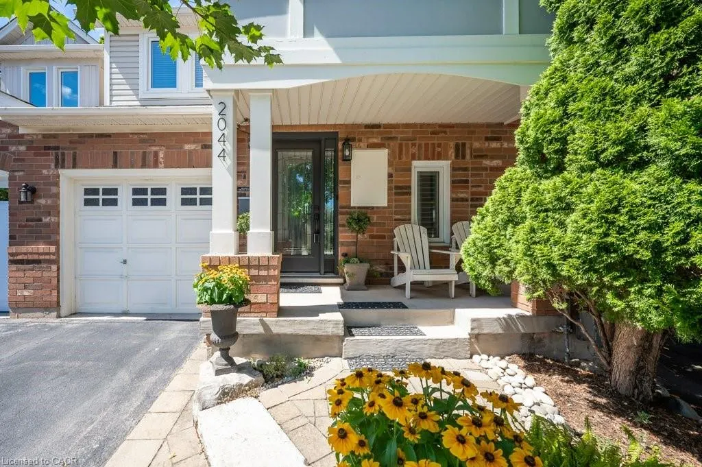2044 Broadleaf Crescent