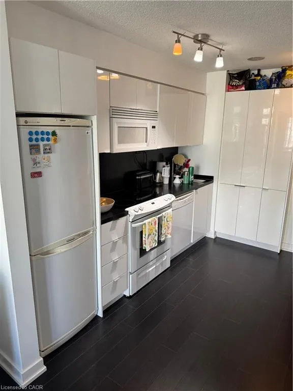 15 Iceboat Terrace, #1805