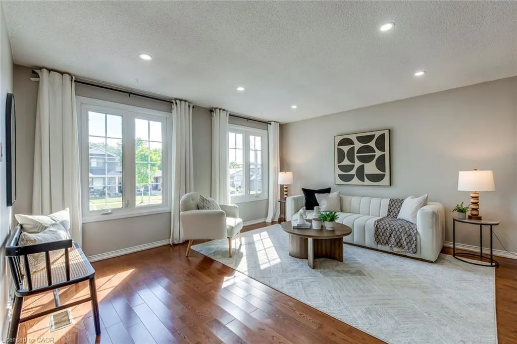 2309 Malcolm Crescent