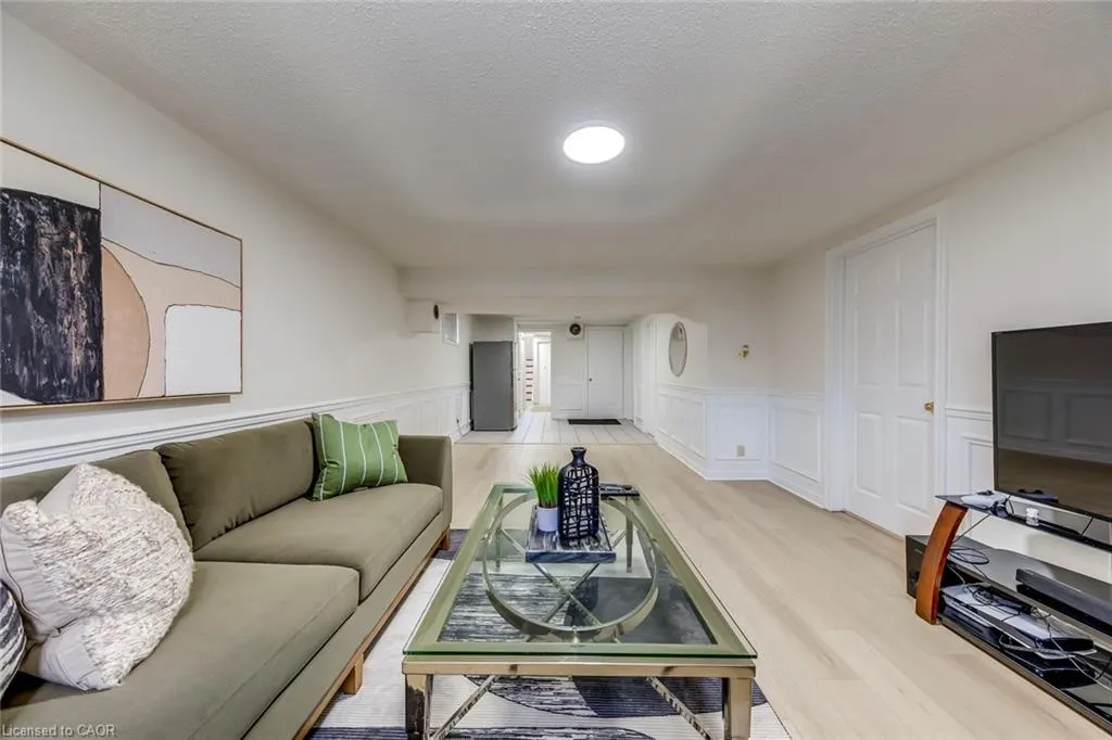2309 Malcolm Crescent