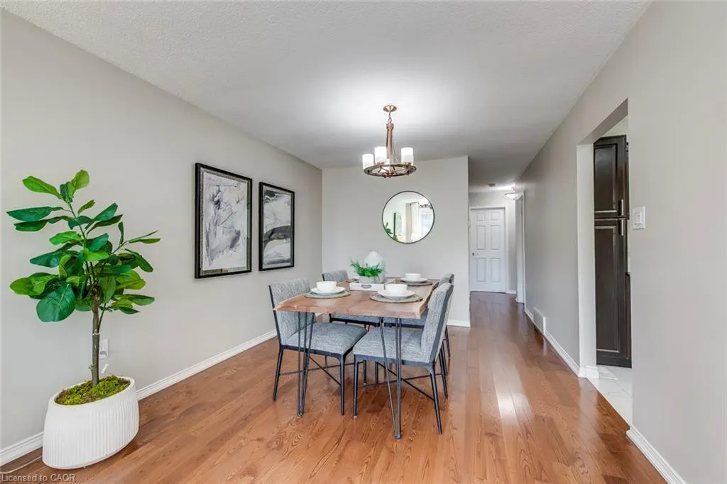 2309 Malcolm Crescent