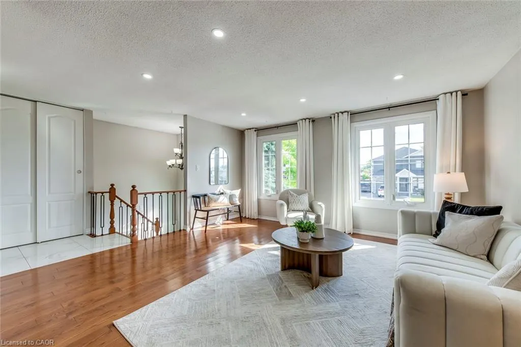 2309 Malcolm Crescent
