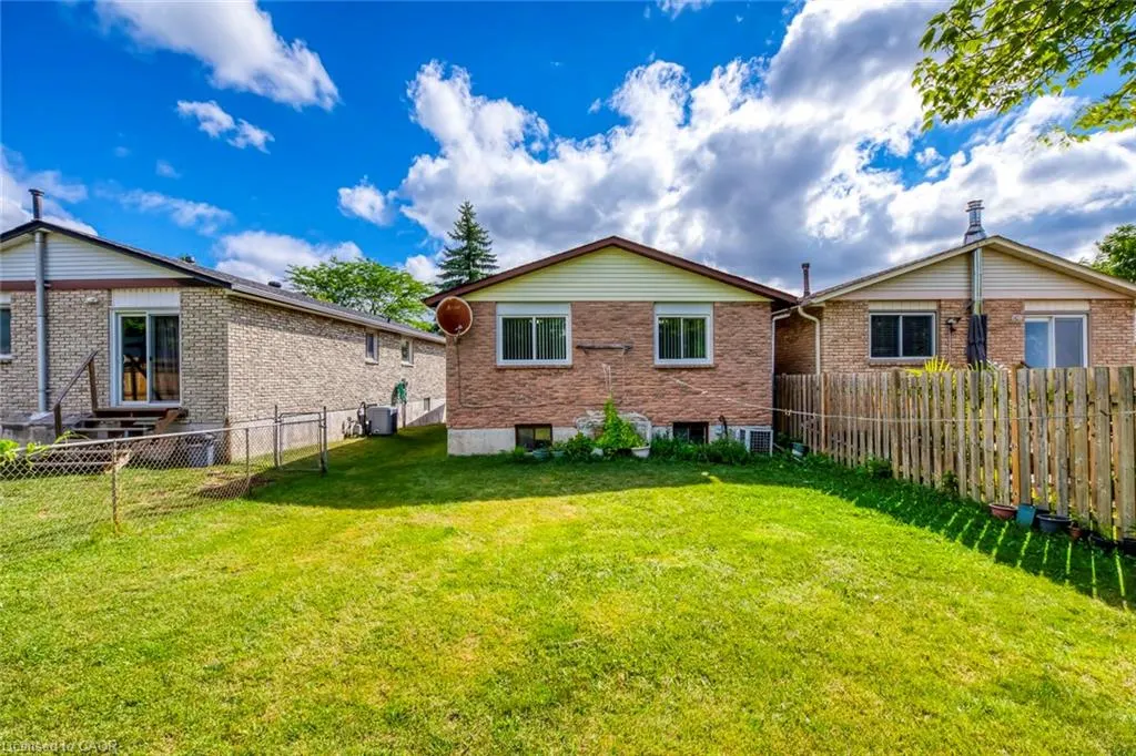 2309 Malcolm Crescent