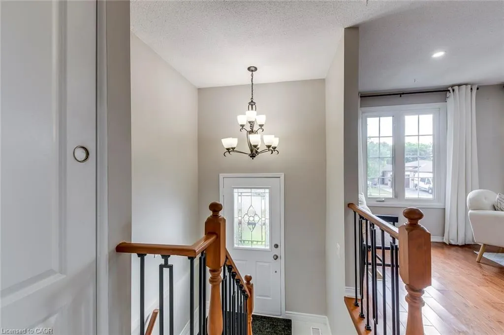 2309 Malcolm Crescent