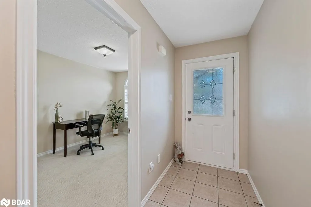 510 Queensway W, #18