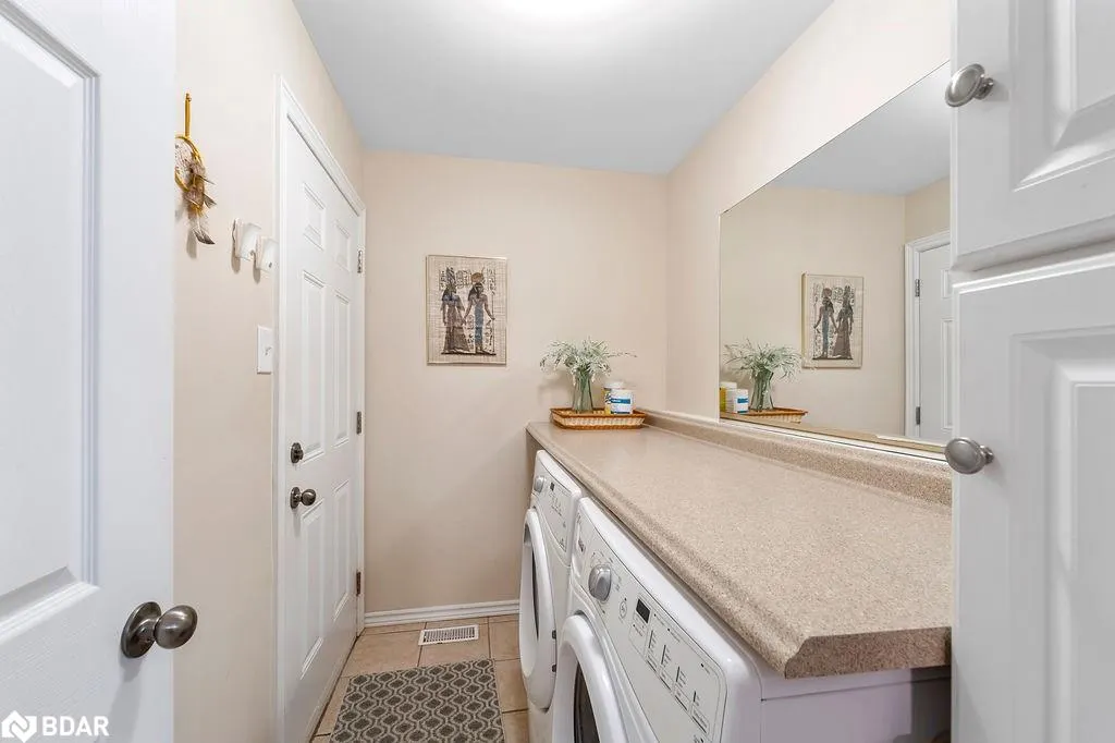510 Queensway W, #18
