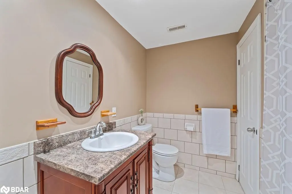 510 Queensway W, #18