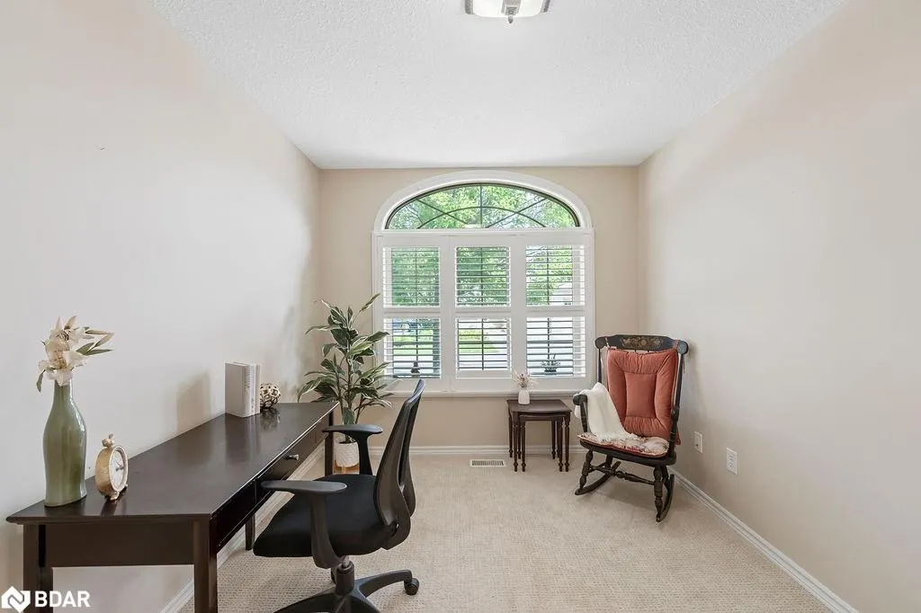 510 Queensway W, #18