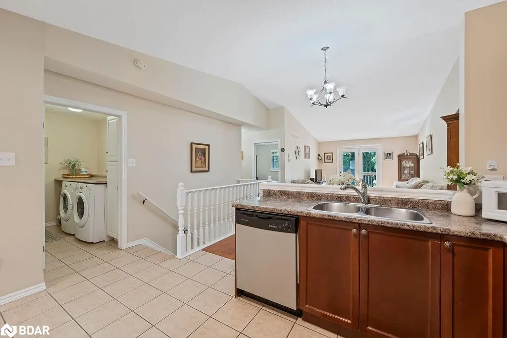 510 Queensway W, #18