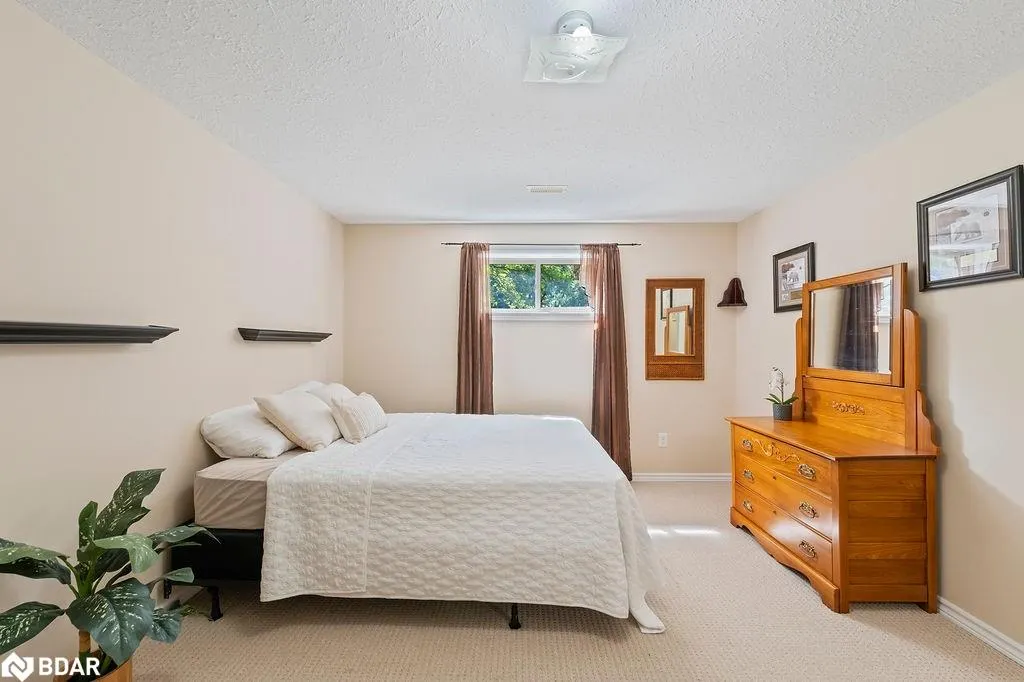 510 Queensway W, #18