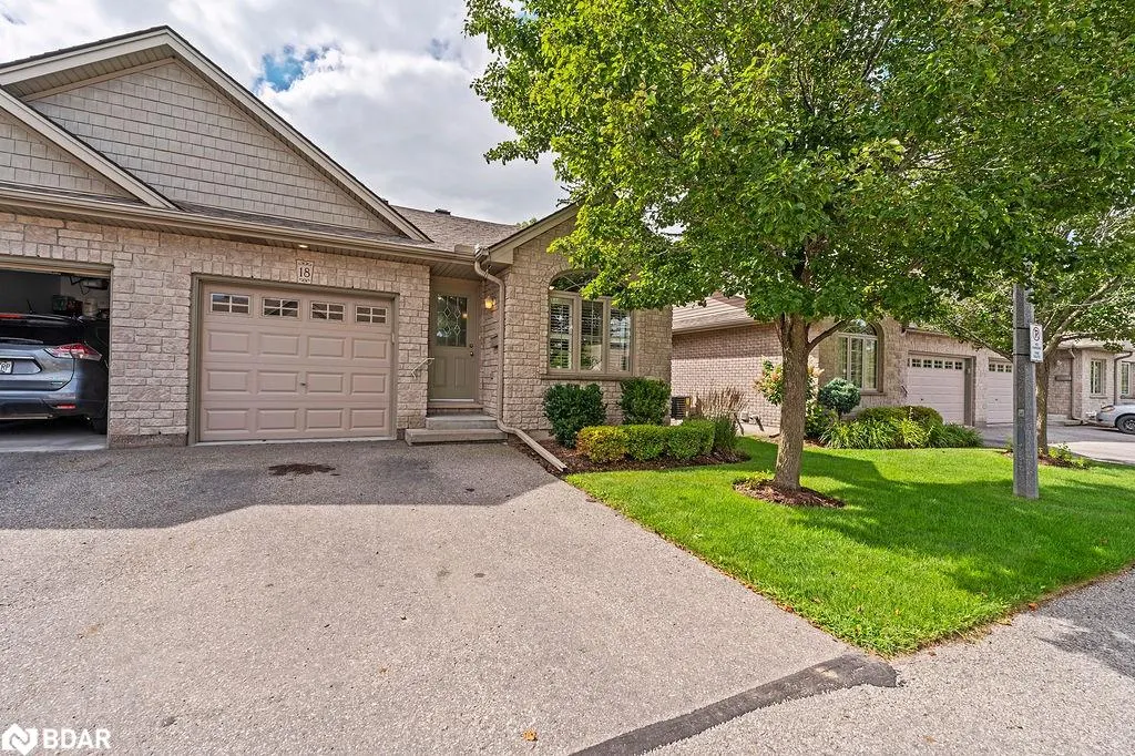 510 Queensway W, #18