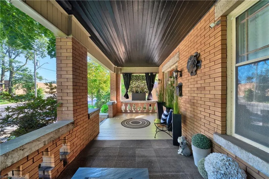 98 Sherman Avenue S