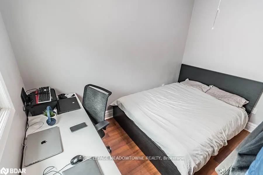 77 Province Street N