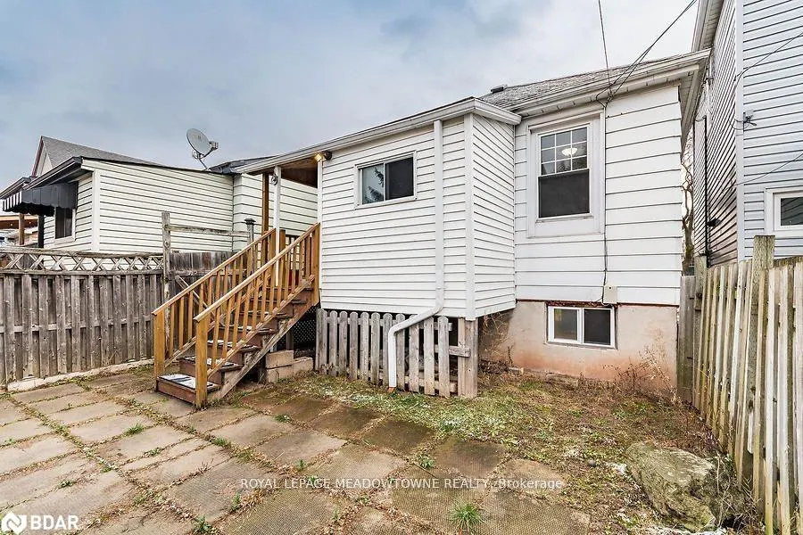 77 Province Street N