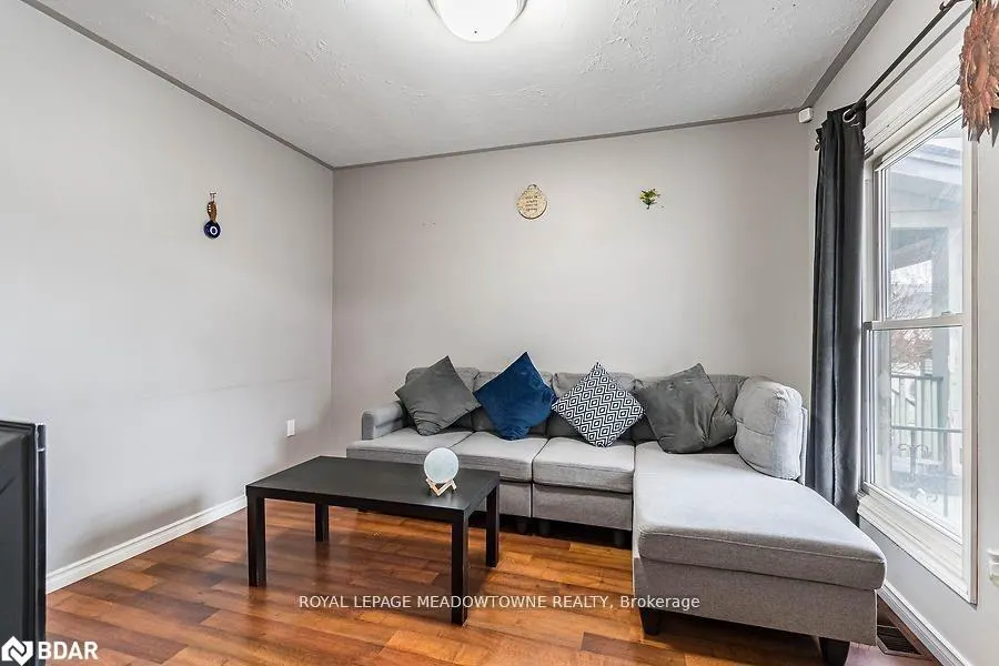 77 Province Street N