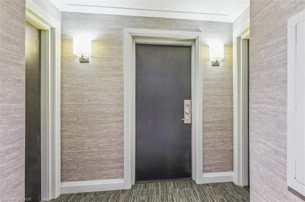 10 Ellen Street E, #808