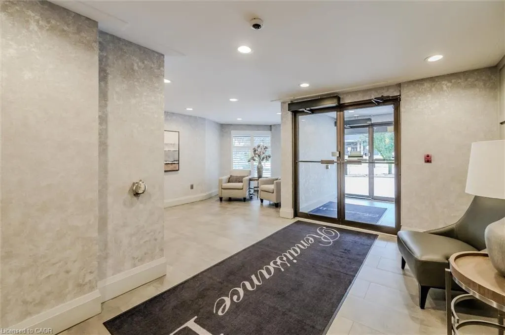 10 Ellen Street E, #808