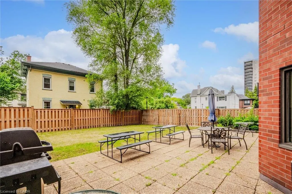 10 Ellen Street E, #808
