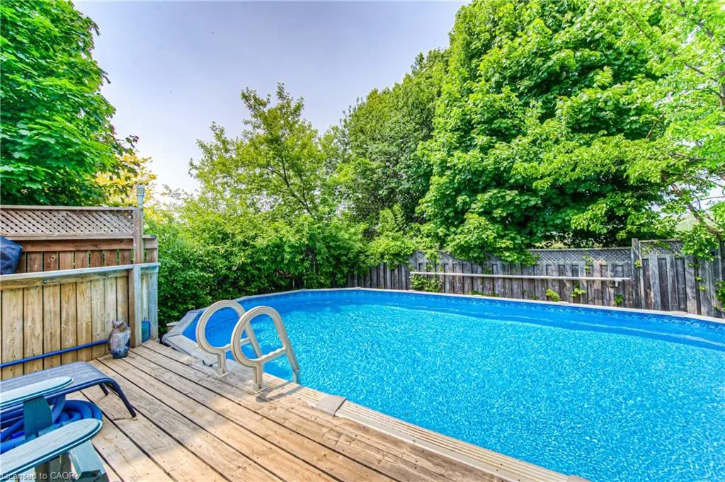 82 Roseneath Crescent