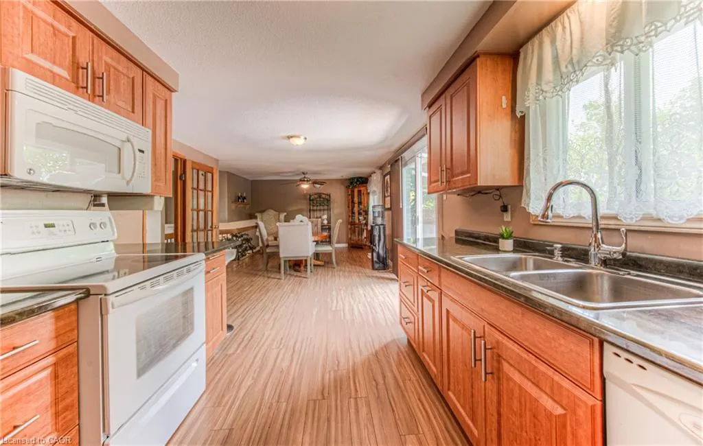 82 Roseneath Crescent