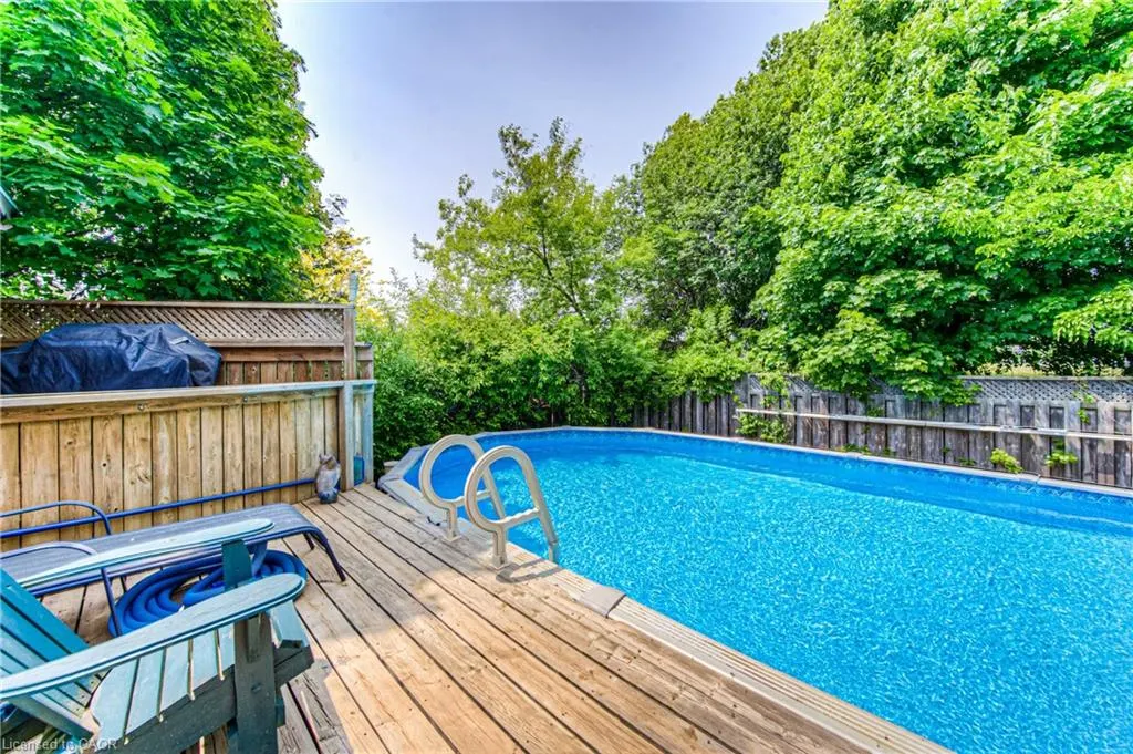 82 Roseneath Crescent