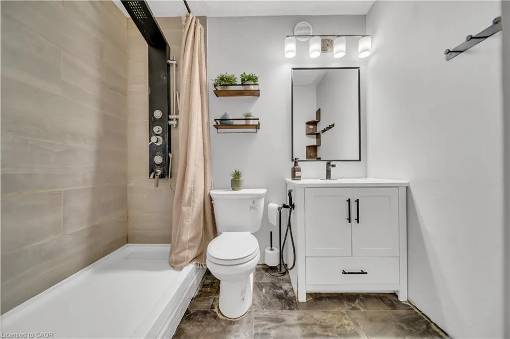 121 University Avenue E, #101