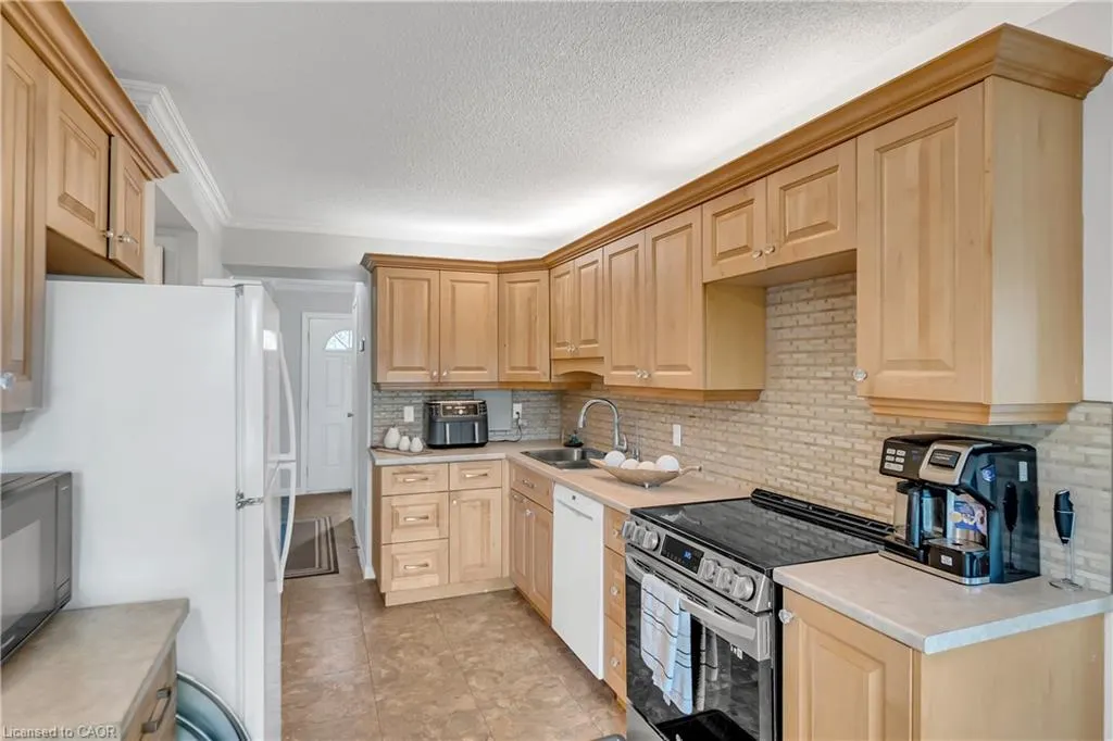 121 University Avenue E, #101