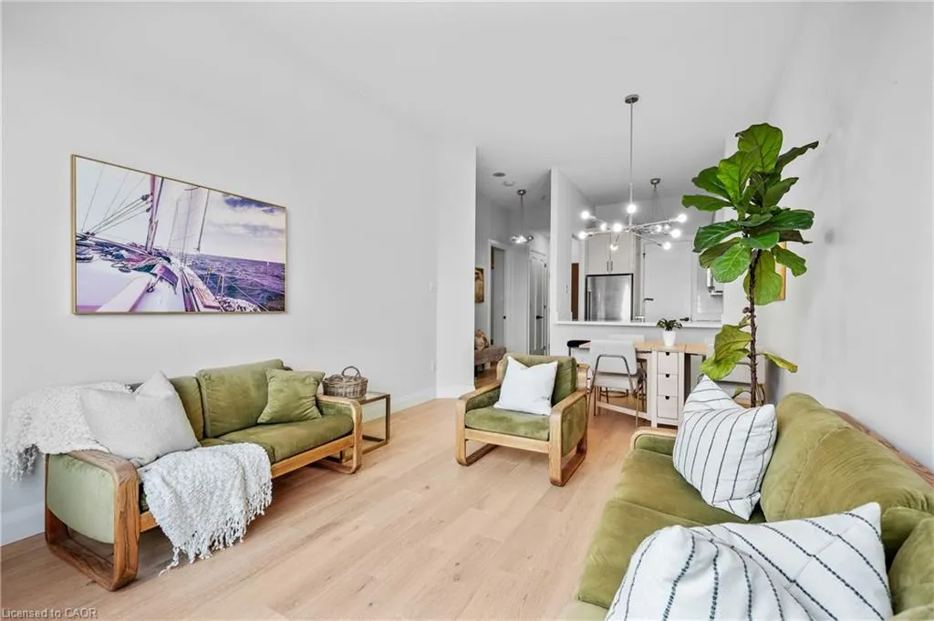 2511 Lakeshore Road W, #805