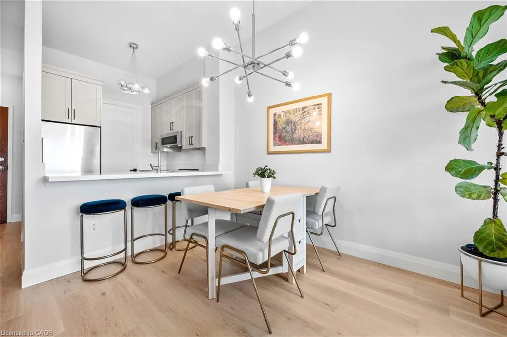 2511 Lakeshore Road W, #805