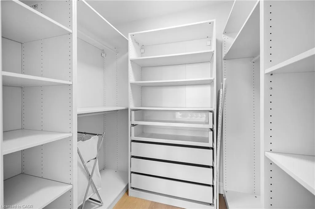 2511 Lakeshore Road W, #805