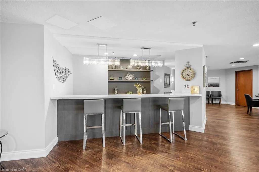 2511 Lakeshore Road W, #805