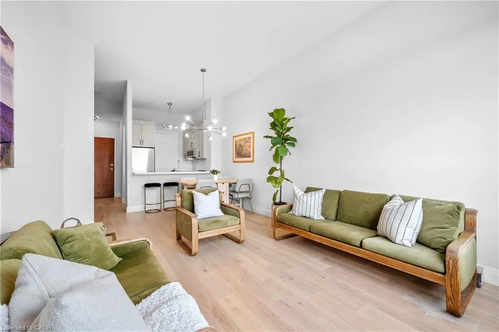 2511 Lakeshore Road W, #805
