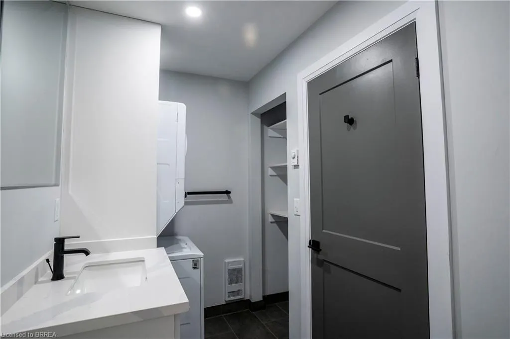 130 Elgin Street, #4