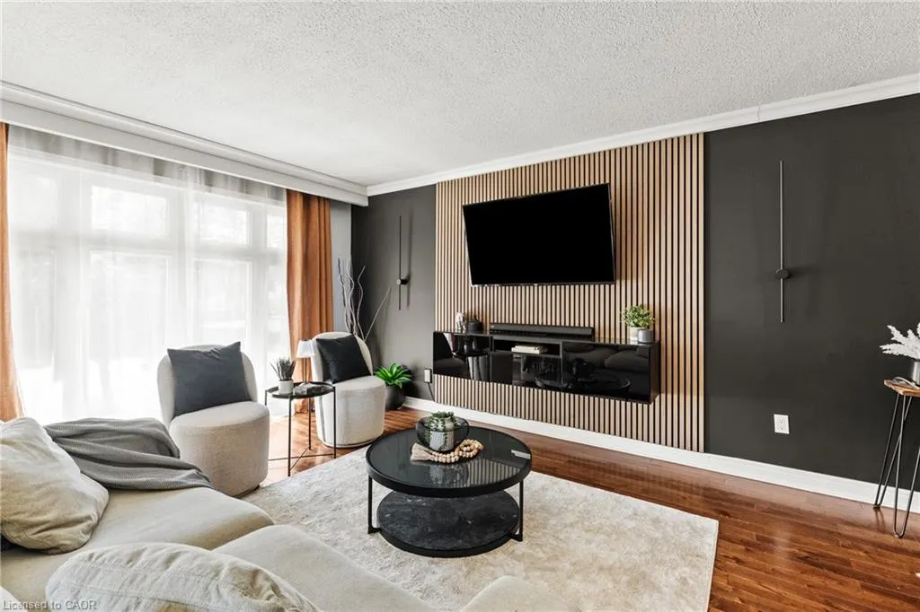 1298 Napier Crescent