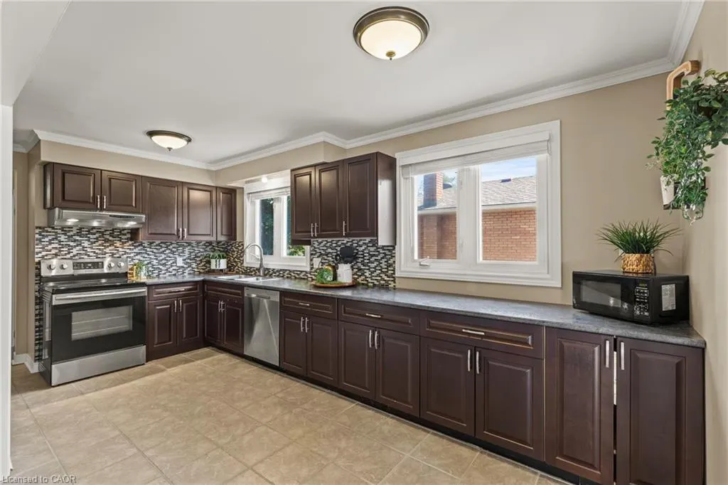 1298 Napier Crescent