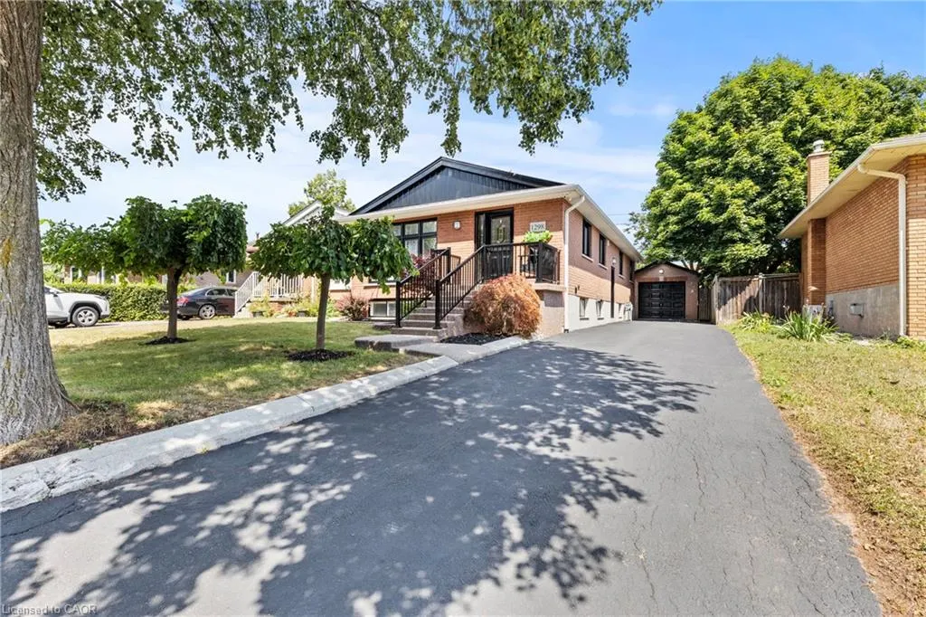 1298 Napier Crescent