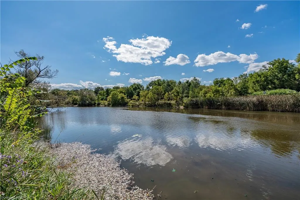 2511 Lakeshore Road W, #805