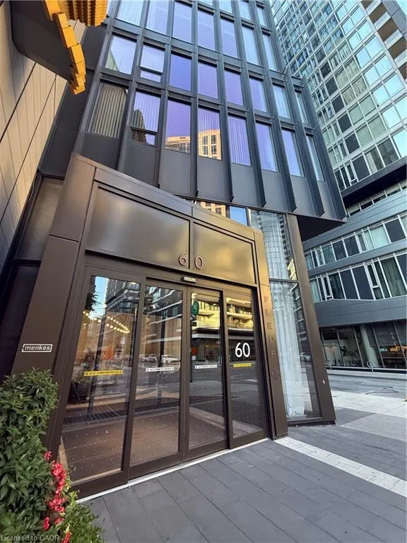60 Shuter Street, #2001