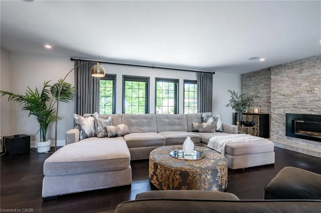 822 Danforth Place