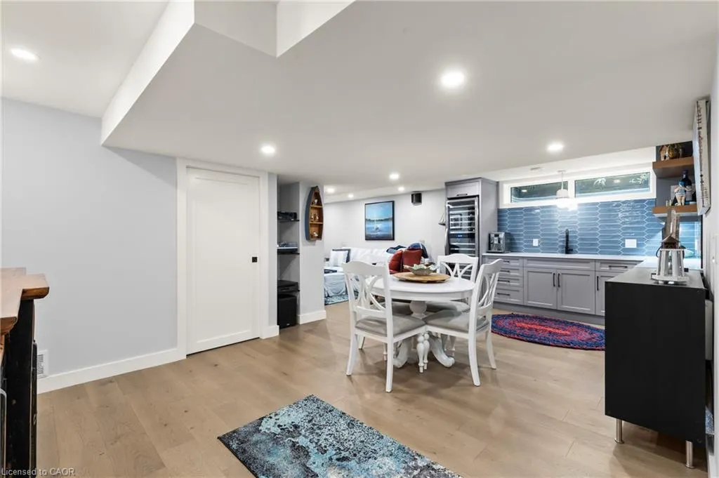 3886 Glenview Drive