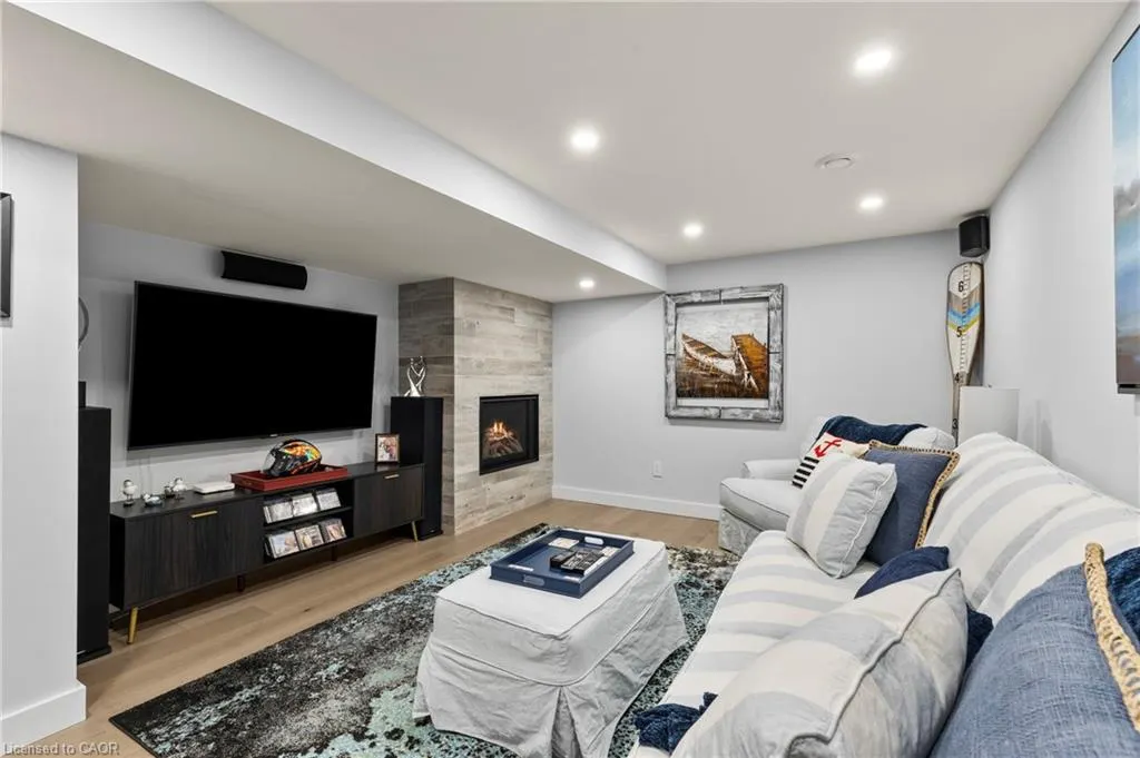 3886 Glenview Drive