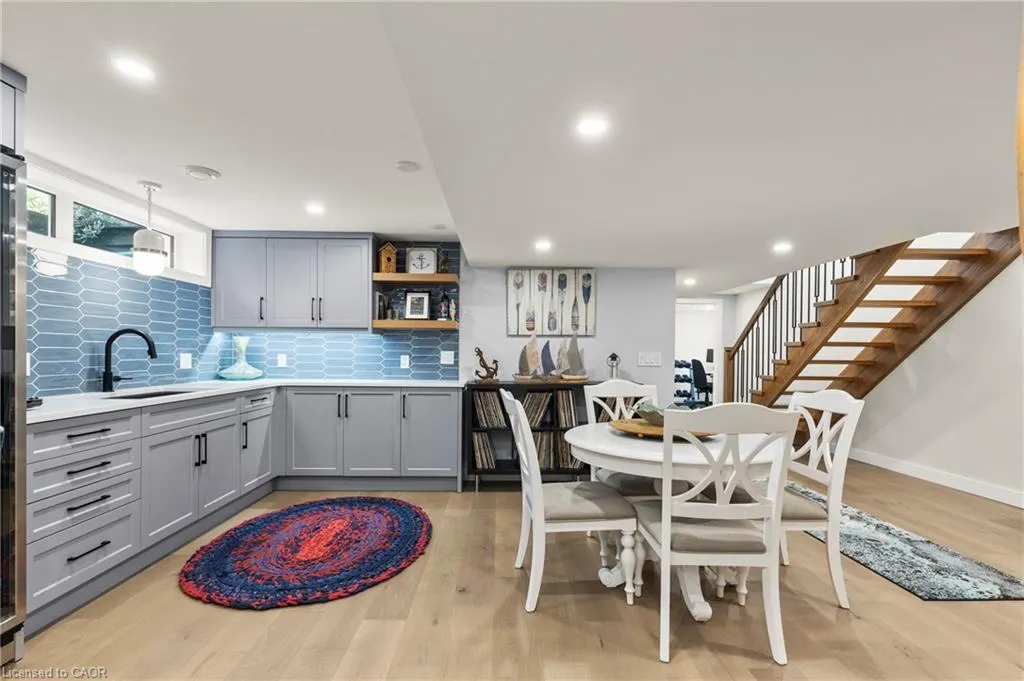 3886 Glenview Drive