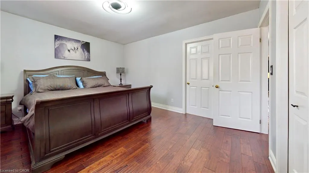 2 Angel Court