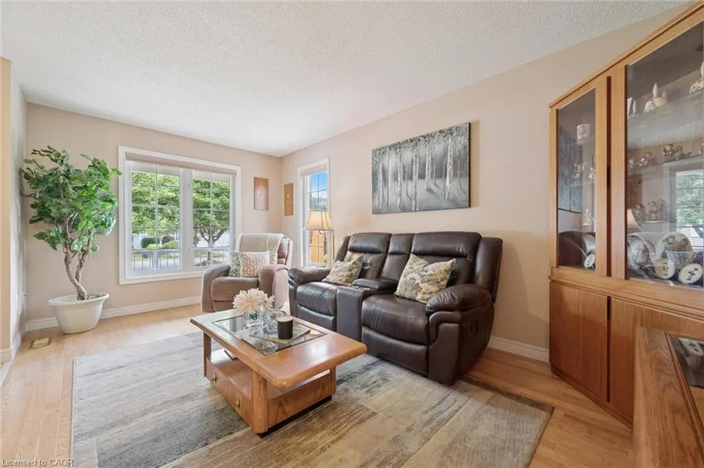 98 Schroder Crescent