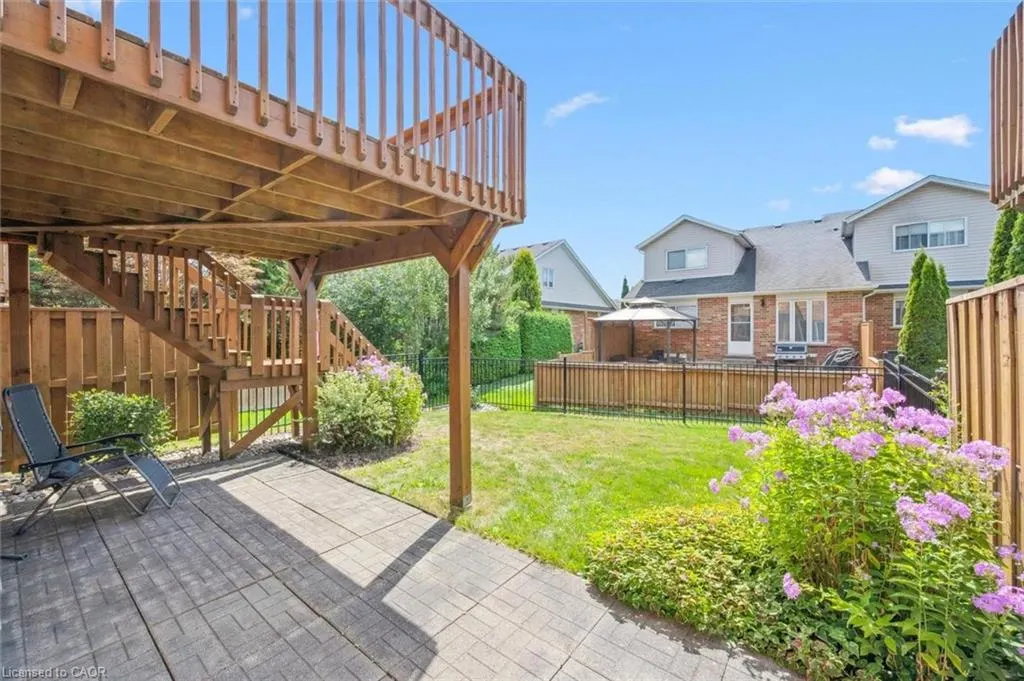 98 Schroder Crescent