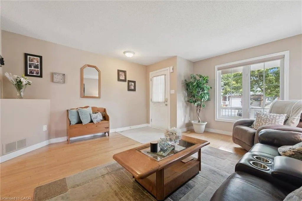 98 Schroder Crescent
