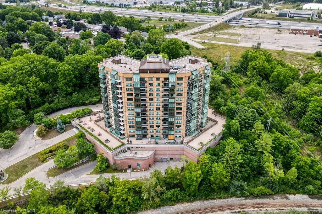 237 King Street W, #1004