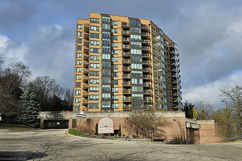 237 King Street W, #1004
