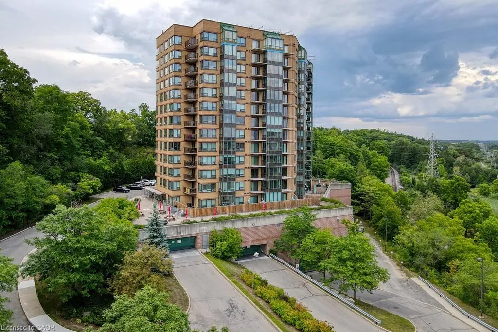237 King Street W, #1004