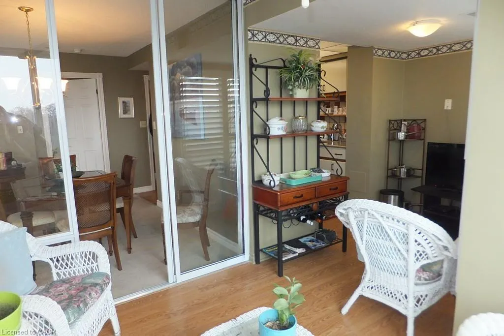 237 King Street W, #1004